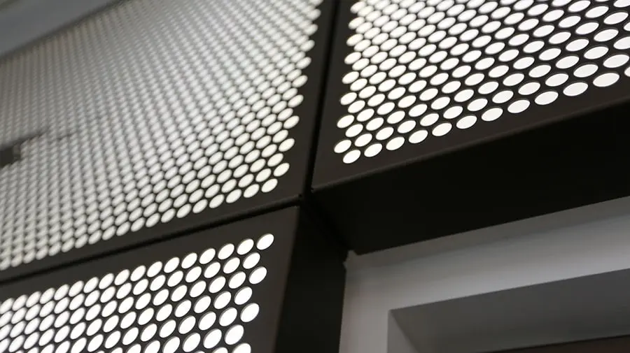 Imagen de referencia para los productos de archicol (1-fachada-colgante-metalica.webp)