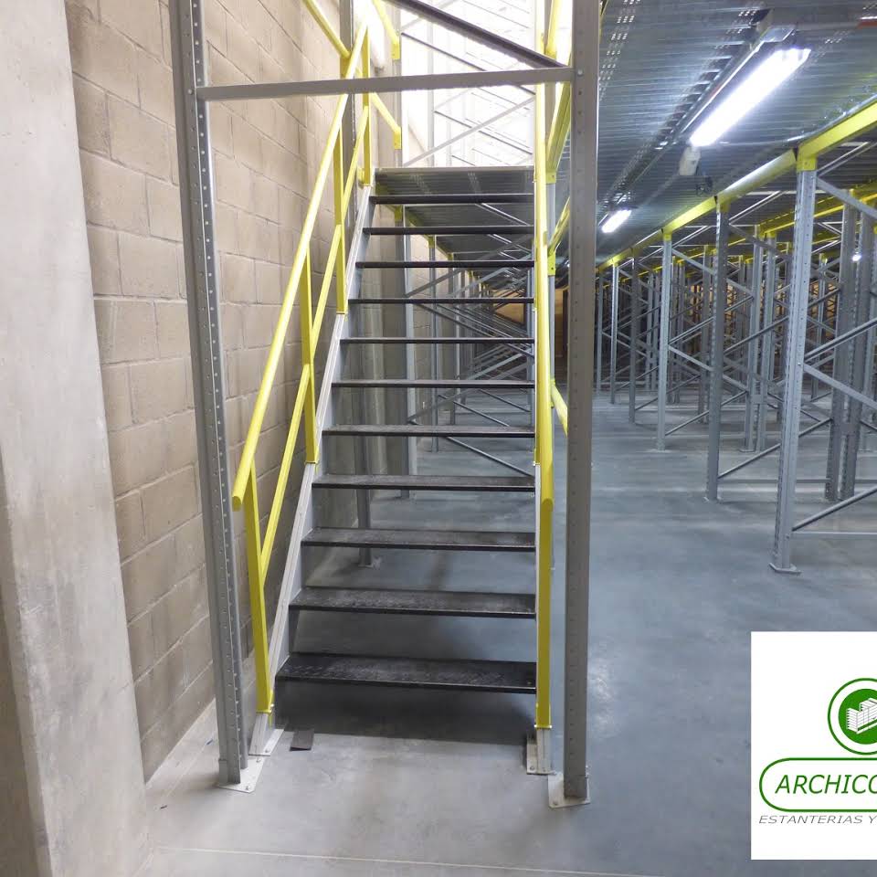 Imagen de muestra de un complemento de estanteria de tipo escaleras
