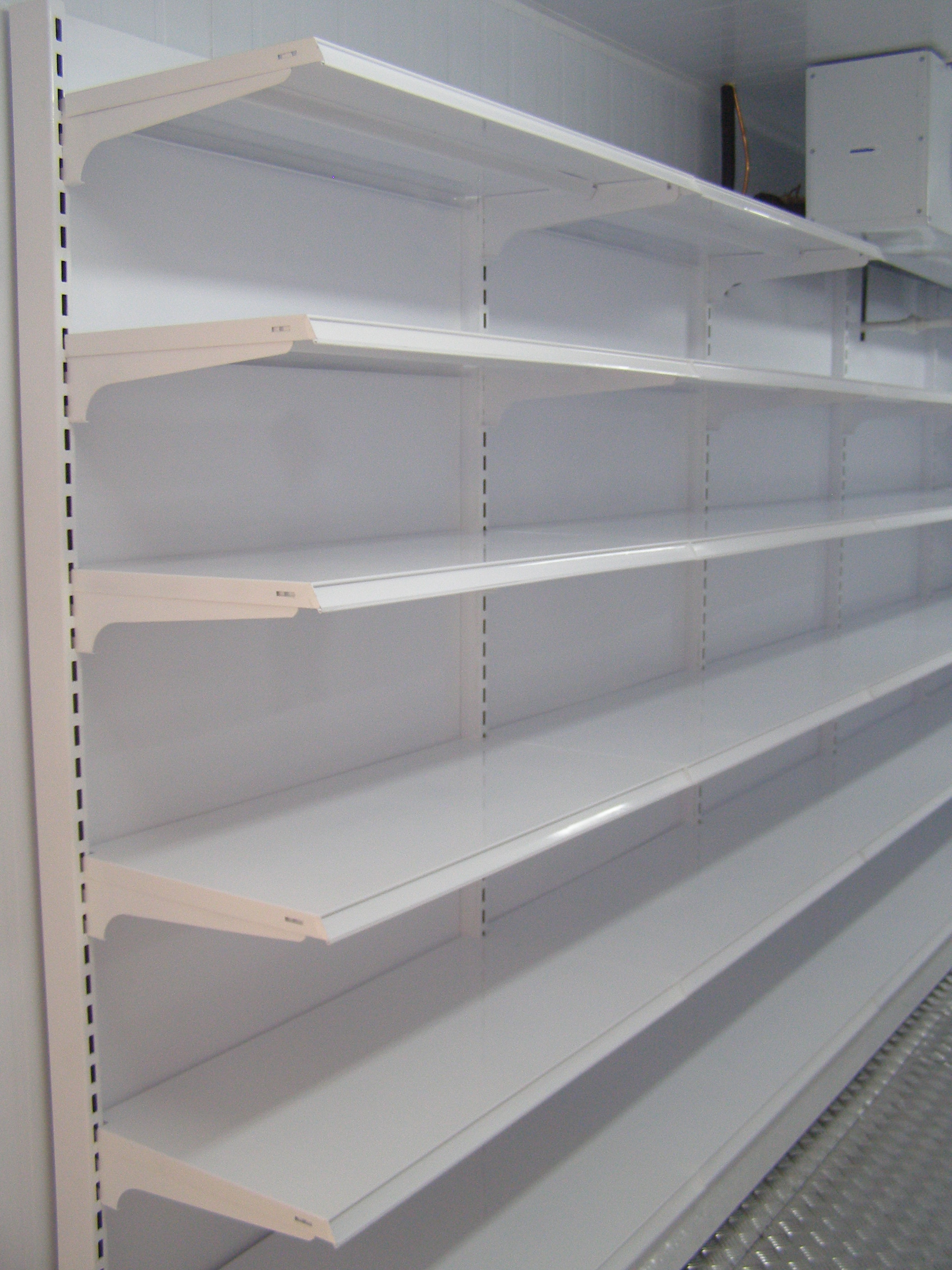 Imagen de la galeria de imagenes traida de la ruta (farmacia/gondolas) numero 2