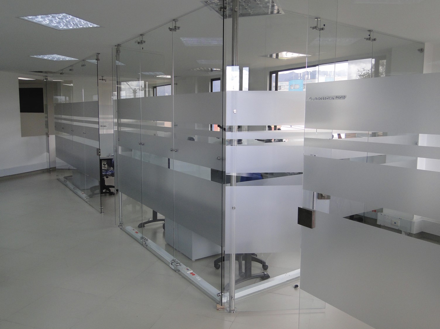 Imagen de muestra de una divicion modular de tipo glass (2-divicion-glass.jpg)