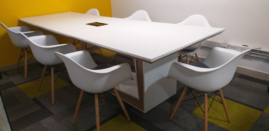 Imagen de muestra de una mesa de juntas (1-mesa-juntas.jpg)